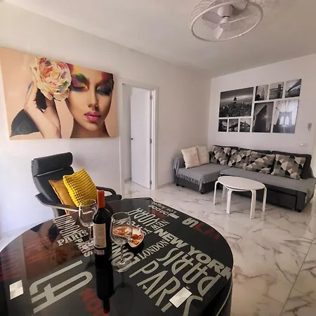 New Big Flat With Balcony 50mts Away From Parking Optional Apartment