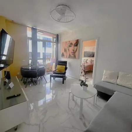New Big Flat With Balcony 50mts Away From Parking Optional Apartment